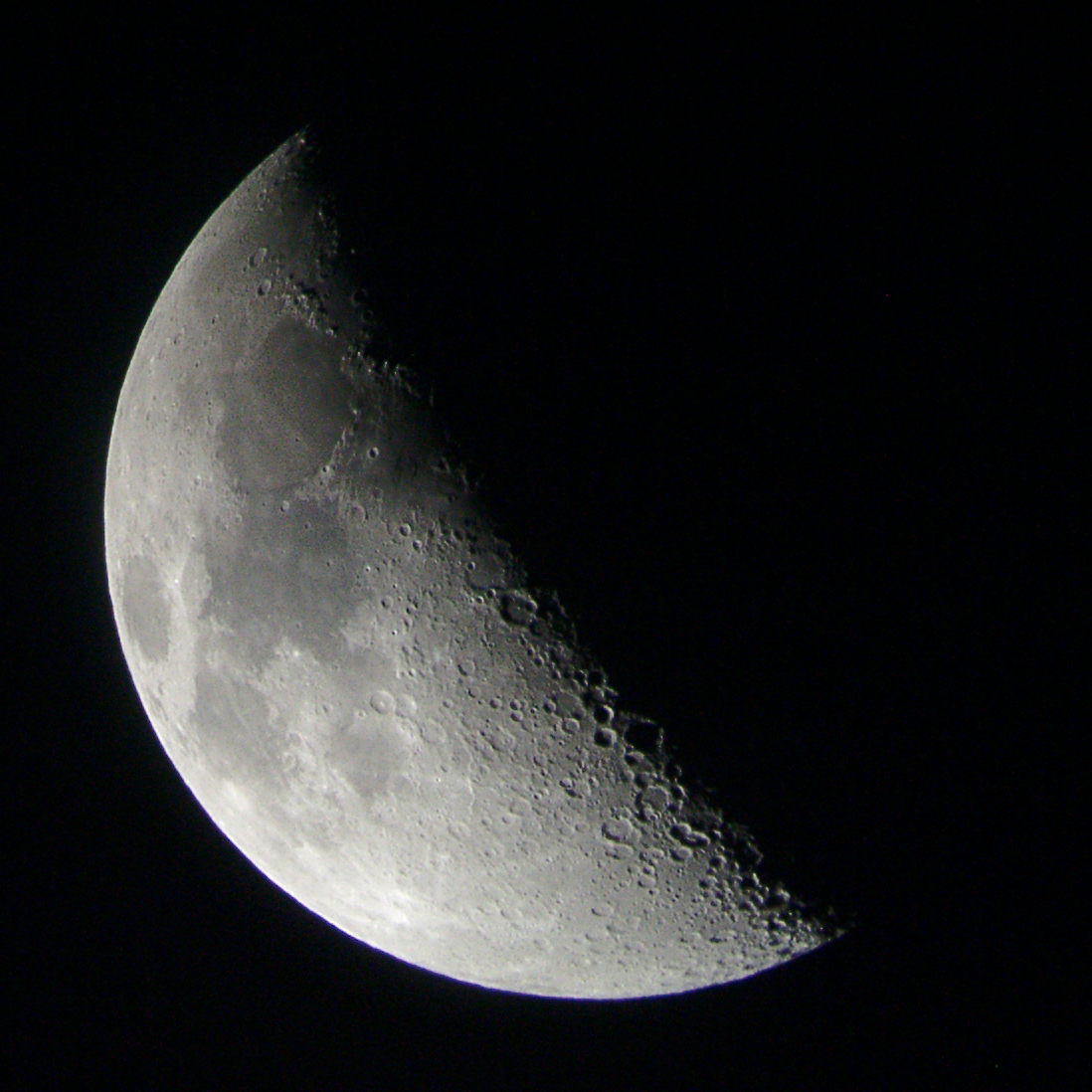 Fig5: Photo of the Moon taken through our telescopes, during the Closer to the Stars edition of 8th of May 2003.